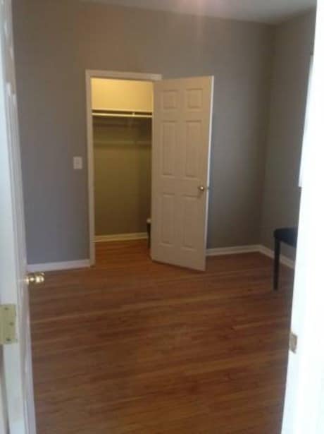 Interior Photo - 902-908 W 68th St