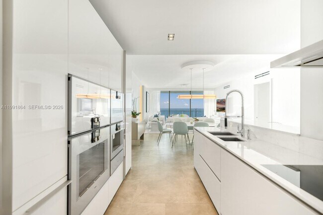 Building Photo - 10203 Collins Ave