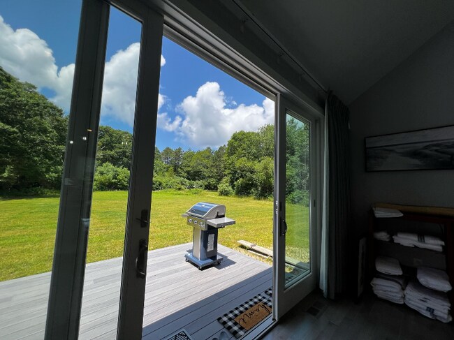 Foto del edificio - 10 Whispering Pines Dr