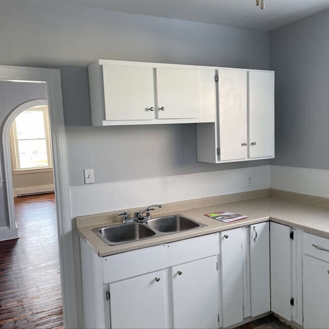 Building Photo - 40 Cranston Ave
