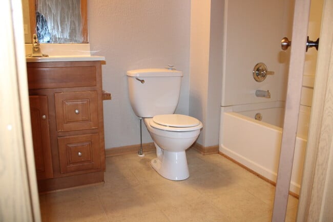 Building Photo - Townhome in Crystal Ridge