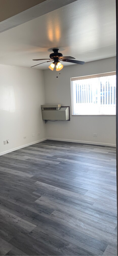 Foto del edificio - 754 N Pioneer Rd