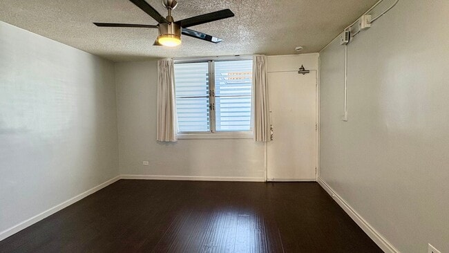 Building Photo - Available Now! 1BD / 1BA with 1 Covered & Assigned Parking Stall on Rycroft Street!!