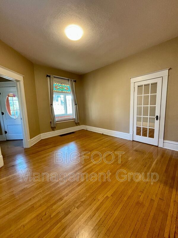 Foto del edificio - 228 N Davis St