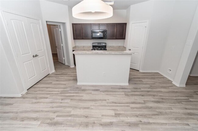 Building Photo - 8626 Lafferty Oaks St