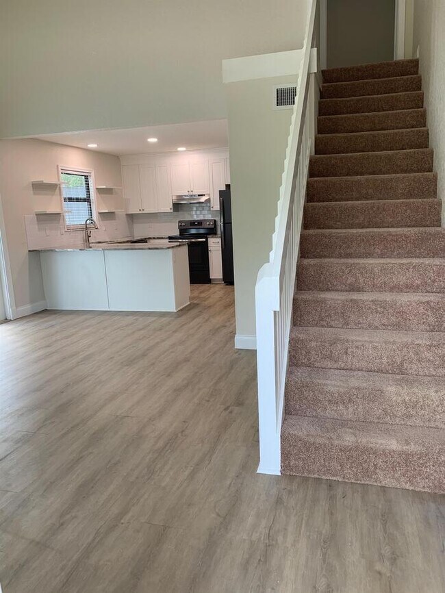Building Photo - Beautiful 2/2 Villa in Tequesta ready for ...