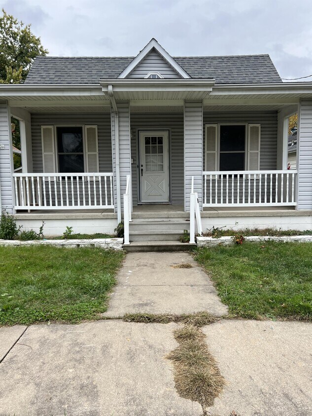 Primary Photo - 2710 N Springdale Ave