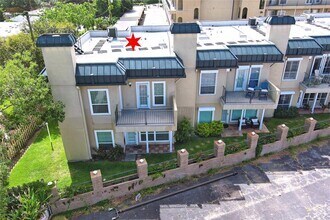 Building Photo - 921 Marine Dr