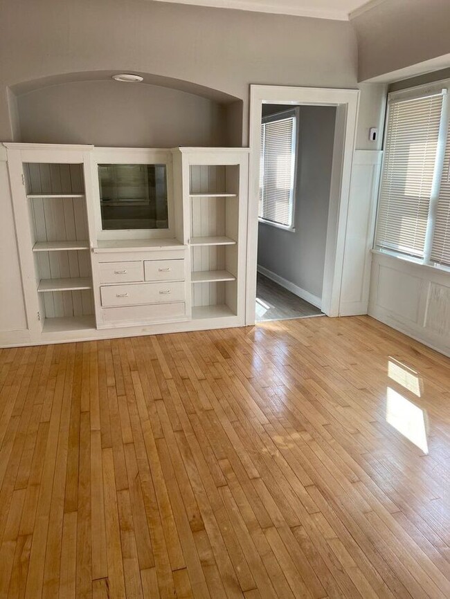 Building Photo - Don't miss out call RENU Property Manageme...