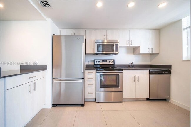 Building Photo - 910 West Avenue Unit 1434