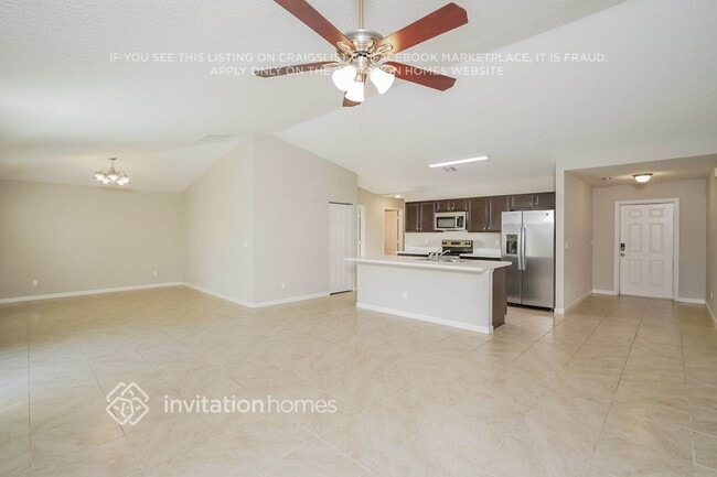 Building Photo - 1710 SW Buttercup Ave