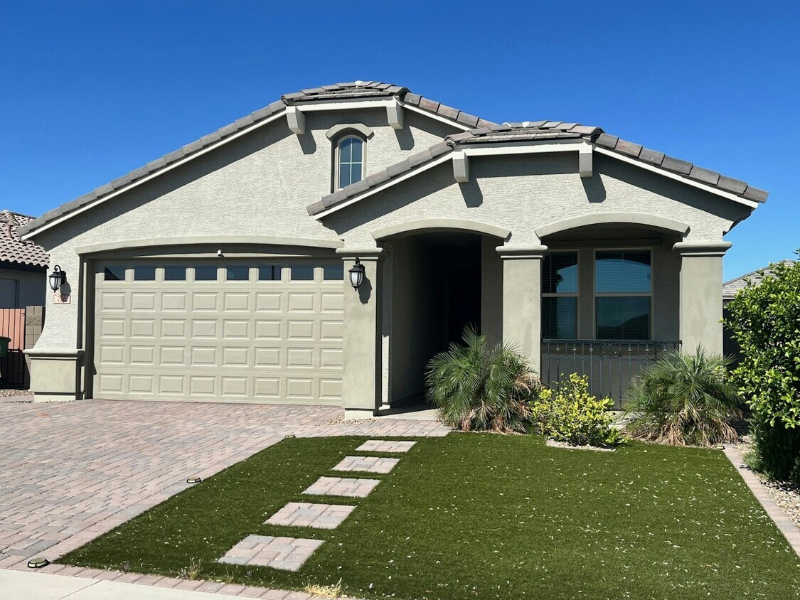 Foto principal - 726 North 152nd Avenue