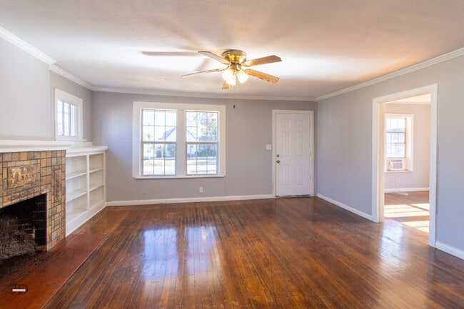 Building Photo - 2100 Garfield St