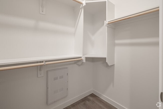 1BR, 1BA - 663 SF - Caroline Longhorn Quarry