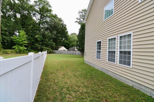 Building Photo - Immaculate 4 bedroom 2.5 Bath home in Sagi...