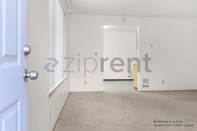 Building Photo - 617-613 3 St NE