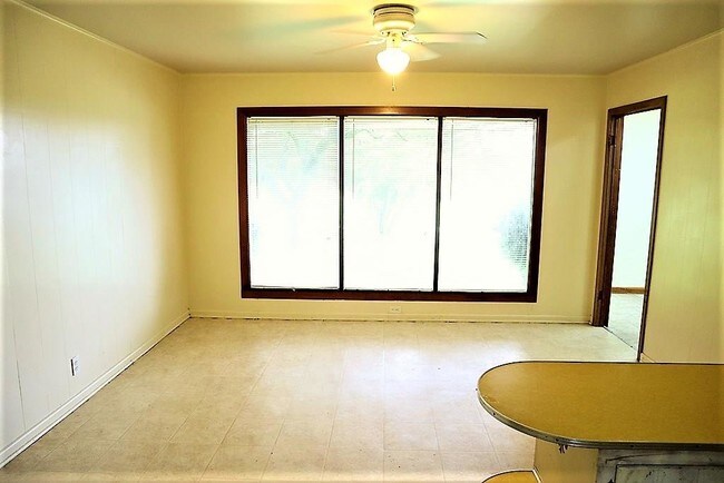 Building Photo - 207 E Harpole Rd