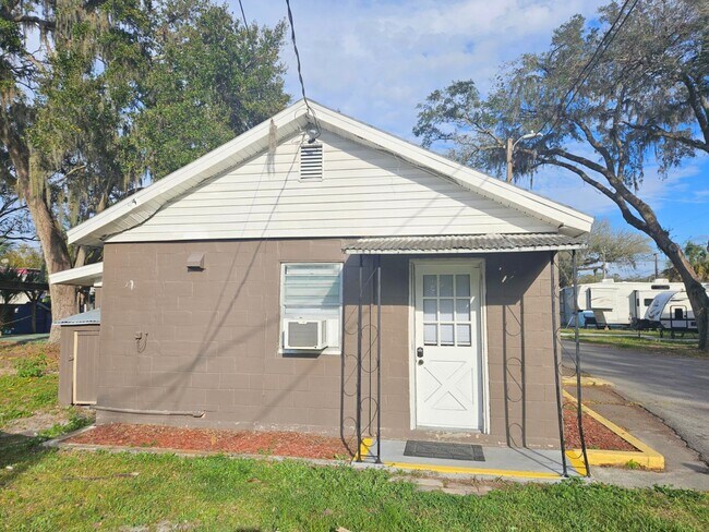 Foto del edificio - 8215 Stoner Rd
