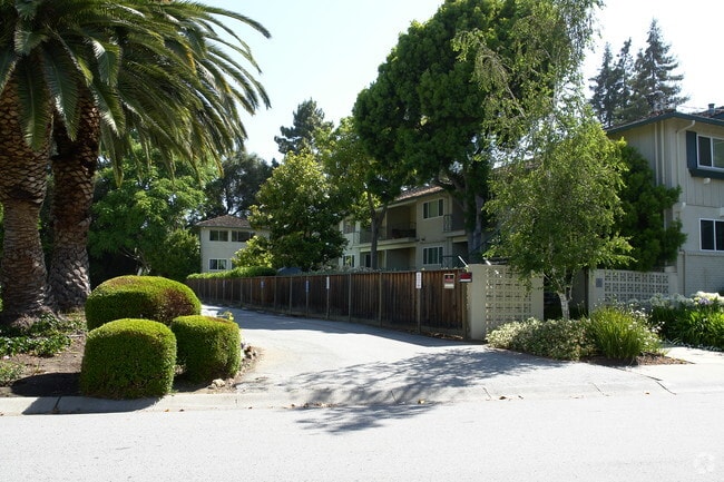 Building Photo - Noel Oaks Apartments