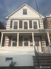 Building Photo - 362 Lawrie St