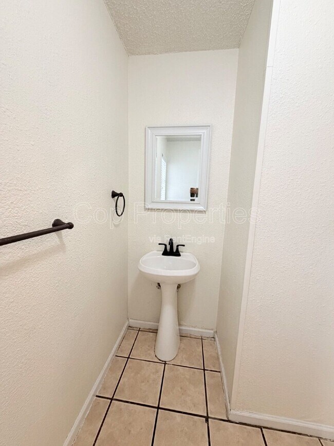 Foto del edificio - 4813 Fred May Dr