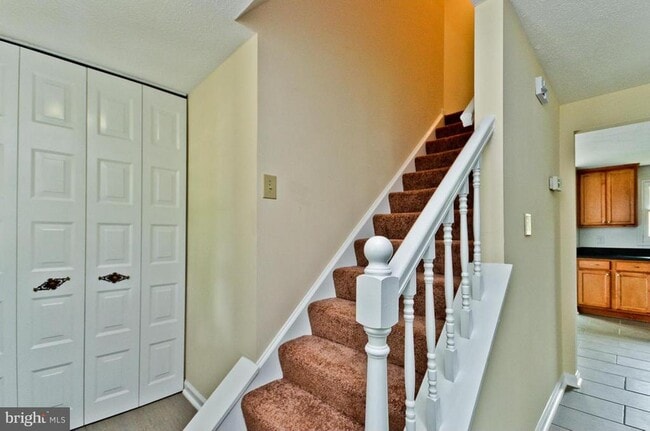 Building Photo - 8100 Irwell Ct