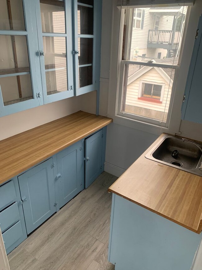 Building Photo - 511 E Elm St