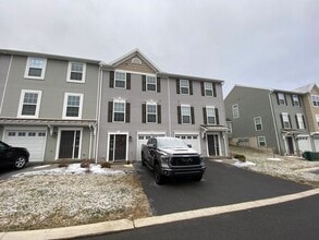 Building Photo - 178 Towhee Dr