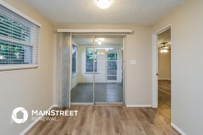 Foto del edificio - 2447 Whitman St