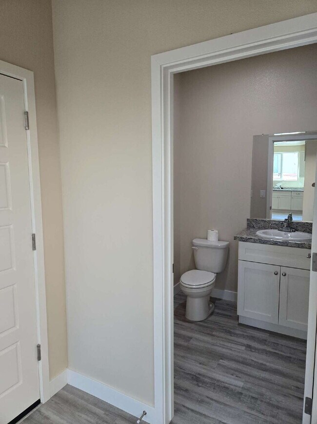 Building Photo - Newly Constructed North Merced Home! Uniqu...