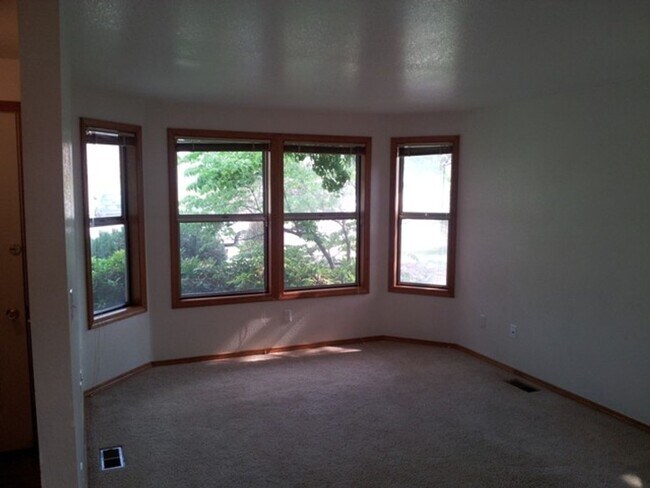 Foto del edificio - Great location off of Gary Lane and State ...
