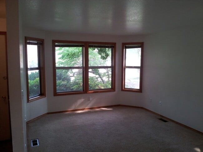 Building Photo - Perfectly Located Single Family Home!!!
