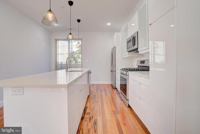 Foto del edificio - 713 Emily St
