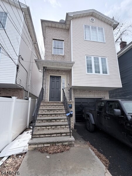 Building Photo - 1036 Flora St