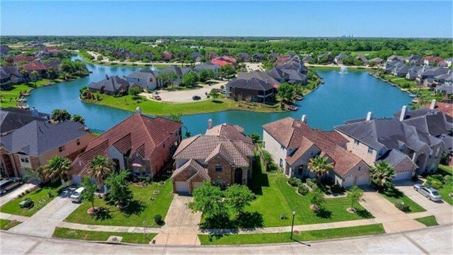 Building Photo - 2822 Lake Villa Dr