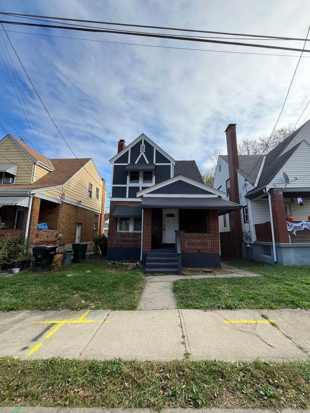 Primary Photo - 2 bedroom with yard and garage