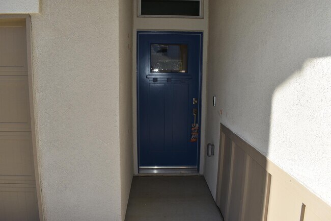Building Photo - 2405 Explorador Dr