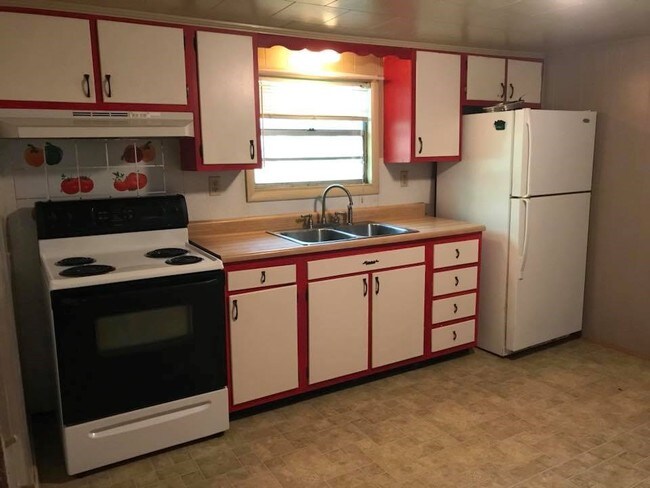 Building Photo - 348 Riverview Dr