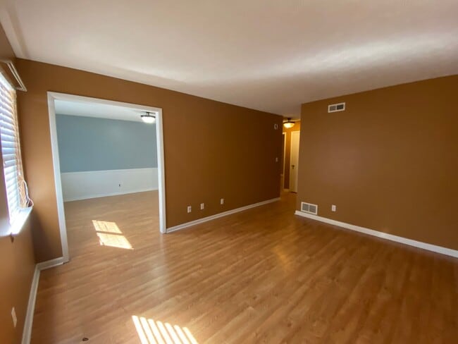 Building Photo - McCullars- 418