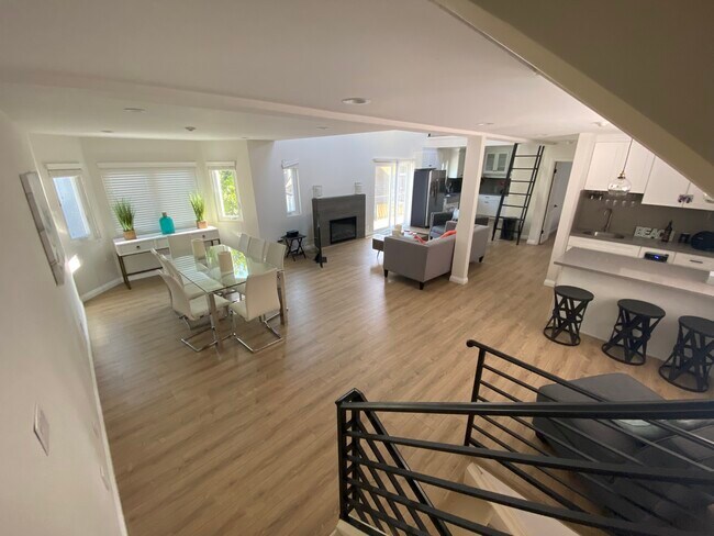 Large Open Living Room and Dining Room - 425 S Catalina Ave