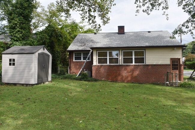 Building Photo - Coming Soon! UMW location!