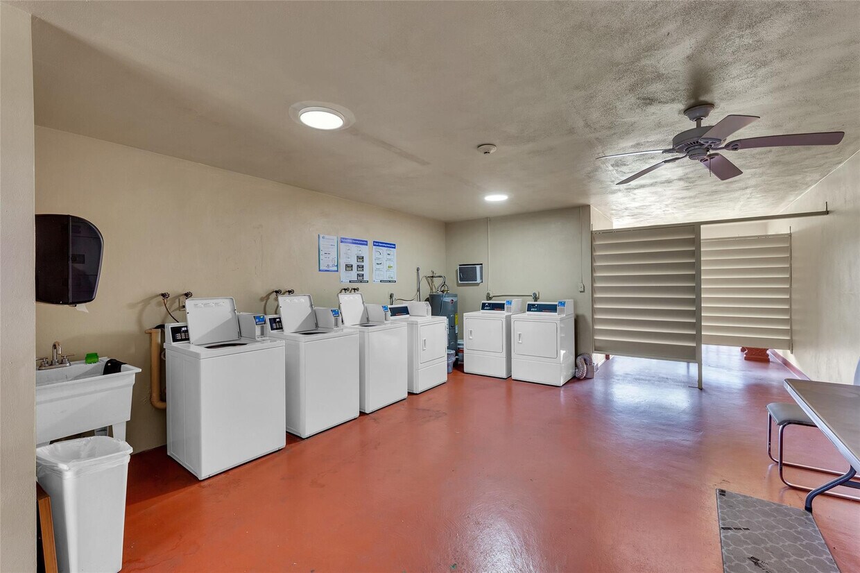 Building Photo - 5300 Washington St