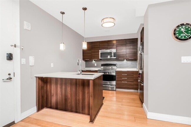 Foto del edificio - 701 Ridge Hill Boulevard