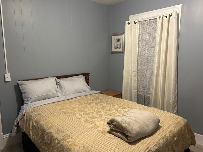 Dormitorio - 1428 Worcester St