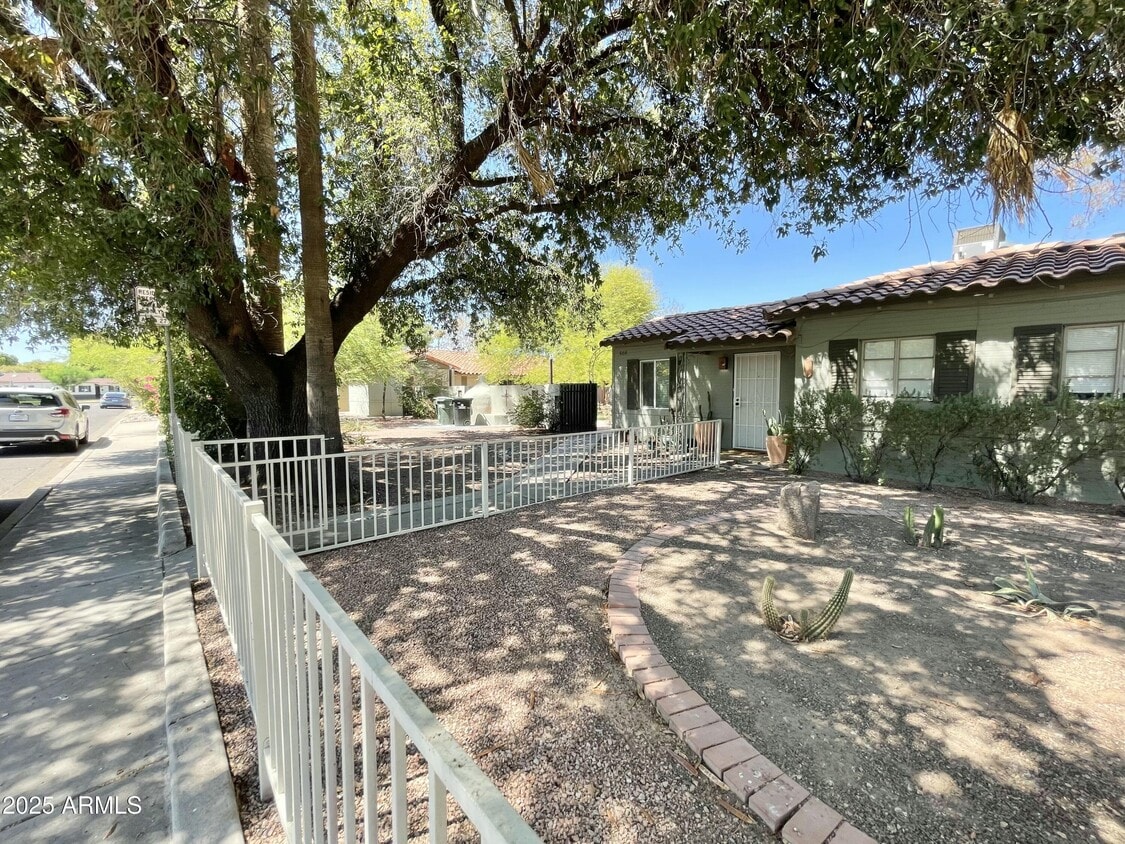 Primary Photo - 606 E San Juan Ave