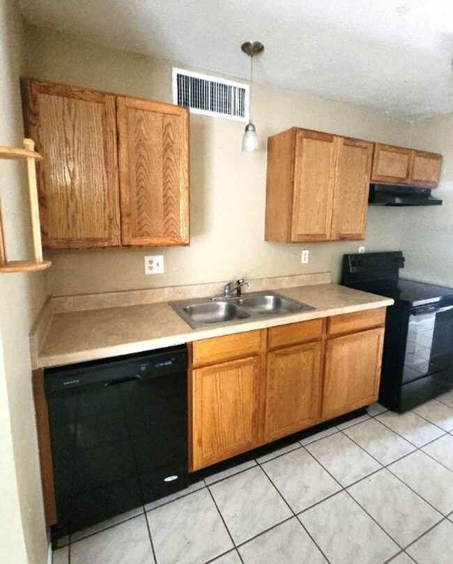 Foto del edificio - 3 Bedr/ 2 bath Beautiful Home in Hockley, TX -  A Tranquil Country Retreat with Modern Convenience