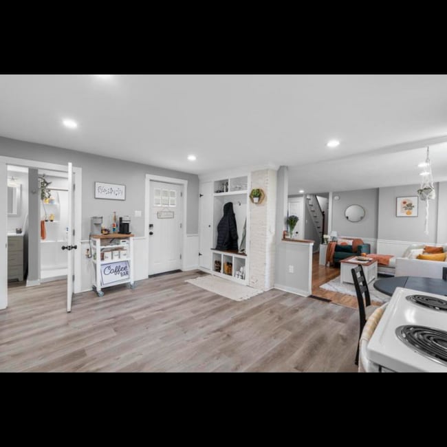 Building Photo - 15 Hackmatack St