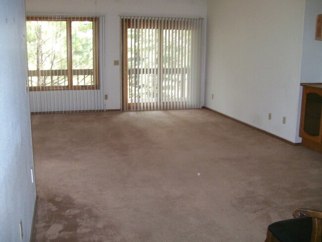 Building Photo - Beautiful Country Club