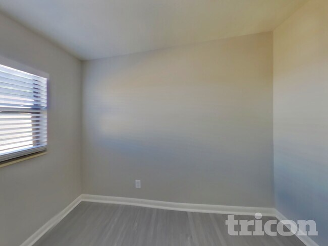 Foto del edificio - 11249 Emuness Rd