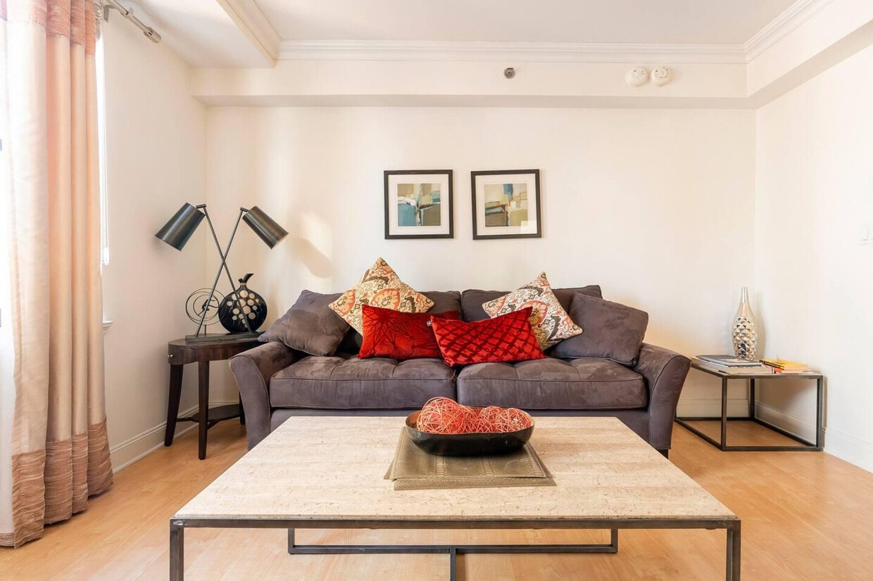 Foto principal - 201 W 58th St